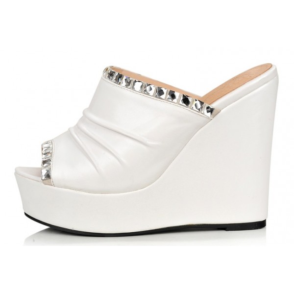 Mules, blanches, talons compensés, aspect cuir mate, petites pointures ...