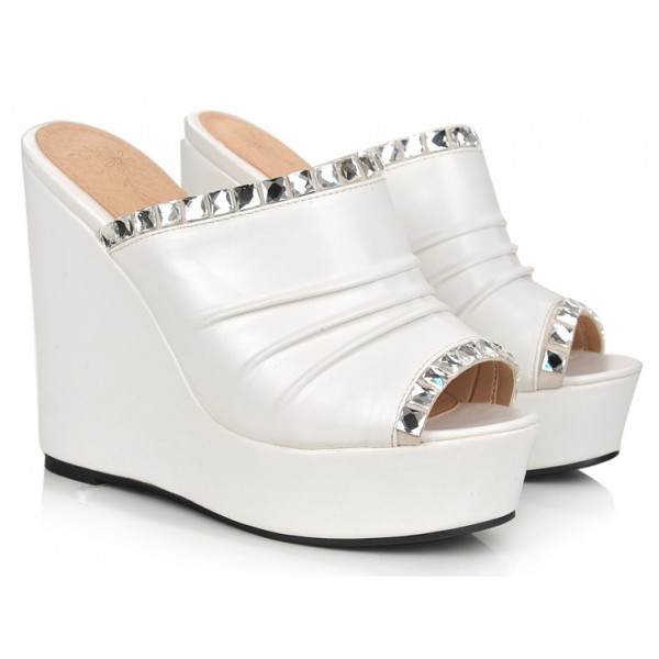 Mules, blanches, talons compensés, aspect cuir mate, petites pointures ...