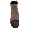 Vue de face des bottines compensées Mella Italie 86 en cuir velours taupe